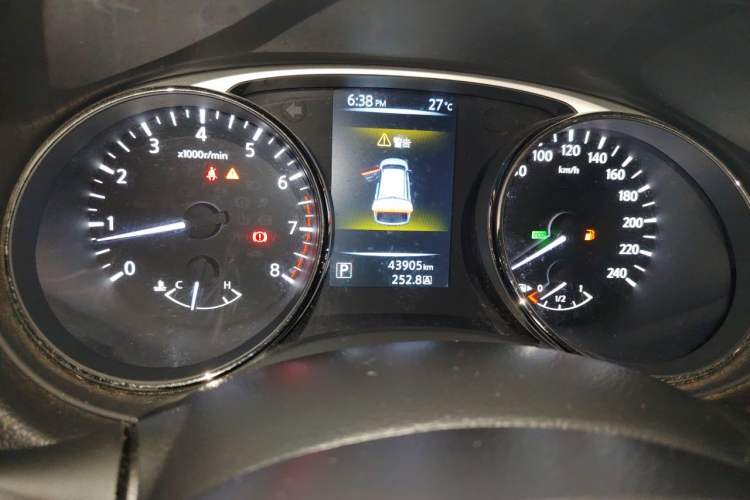 Used Nissan X-Trail 2015 2.0L CVT Comfort MAX Edition 2WD Instrument Cluster