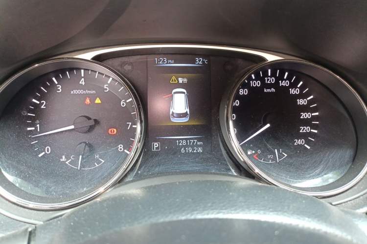 Used Nissan X-Trail 2015 2.5L CVT Leading MAX Edition 4WD Instrument Cluster