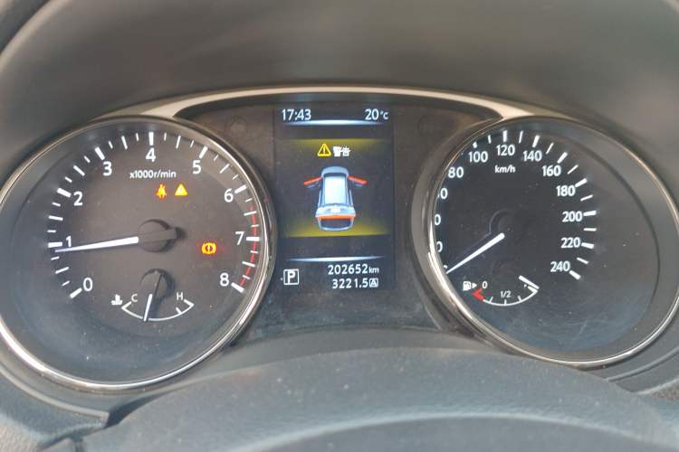 Used Nissan X-Trail 2015 2.0L CVT Comfort MAX Edition 2WD Instrument Cluster