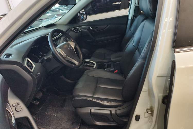 Used Nissan X-Trail 2015 2.0L CVT Comfort MAX Edition 2WD Interior 1
