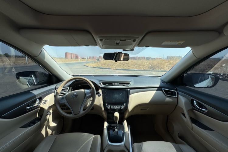 Used Nissan X-Trail 2015 2.0L CVT Comfort MAX Edition 2WD Interior 2