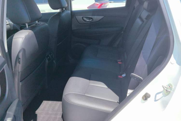 Used Nissan X-Trail 2015 2.0L CVT Comfort MAX Edition 2WD Interior 2