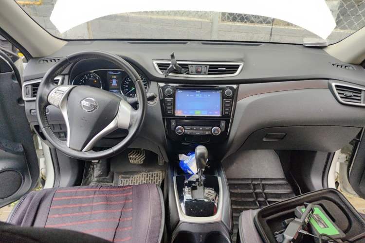 Used Nissan X-Trail 2015 2.0L CVT Comfort MAX Edition 2WD Interior 2