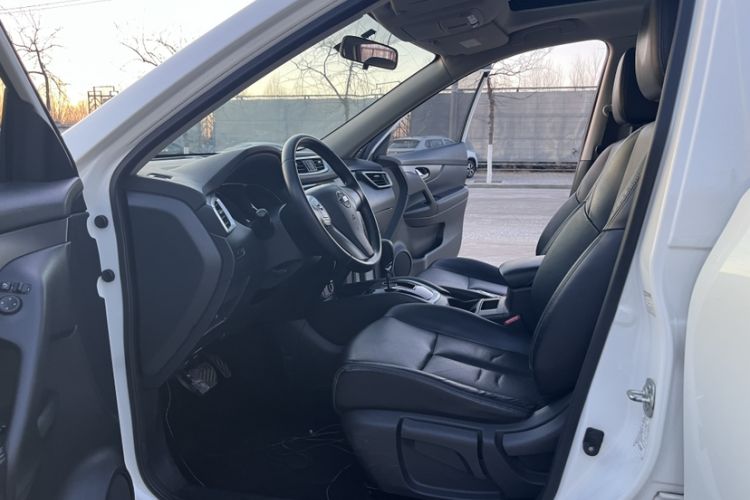 Used Nissan X-Trail 2015 2.0L CVT Comfort MAX Edition 2WD Interior 2