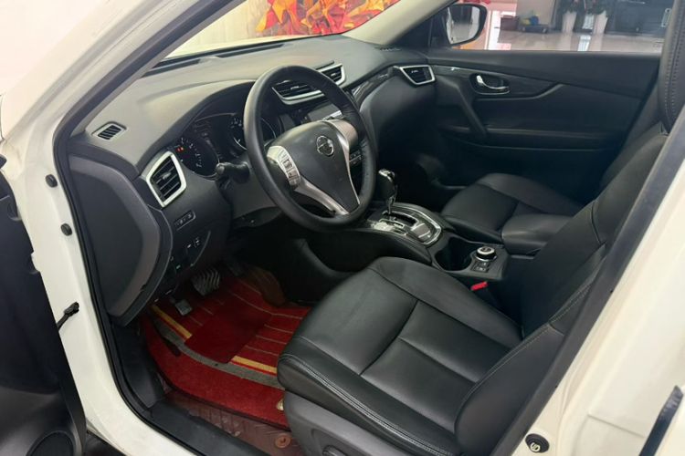 Used Nissan X-Trail 2015 2.5L CVT Leading MAX Edition 4WD Interior 2