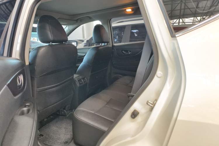 Used Nissan X-Trail 2015 2.0L CVT Comfort MAX Edition 2WD Interior 2
