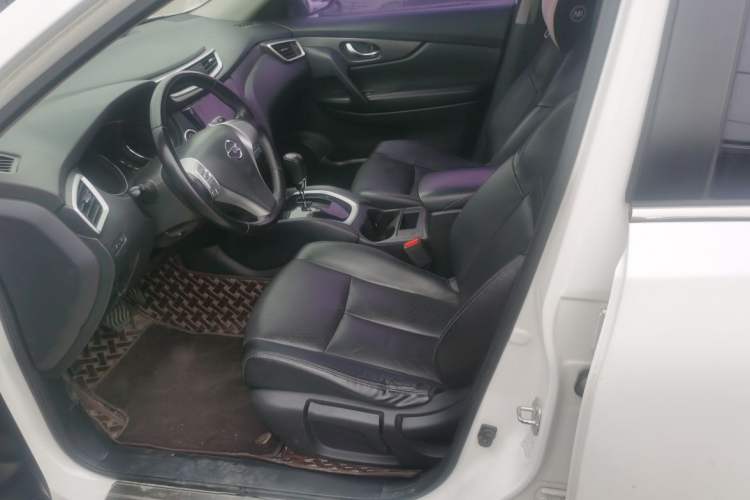 Used Nissan X-Trail 2015 2.0L CVT Comfort MAX Edition 2WD Interior 3