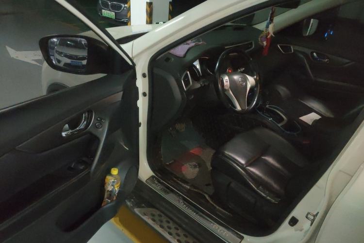 Used Nissan X-Trail 2015 2.0L CVT Comfort MAX Edition 2WD Interior 3