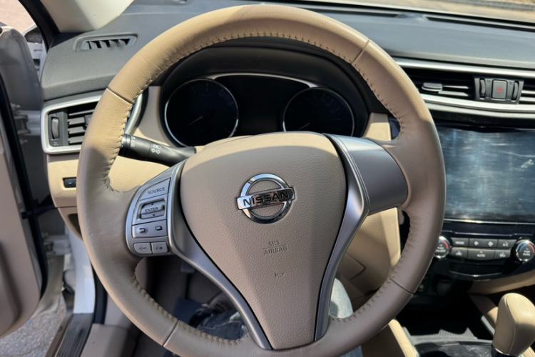 Used Nissan X-Trail 2015 2.0L CVT Comfort MAX Edition 2WD Interior 3