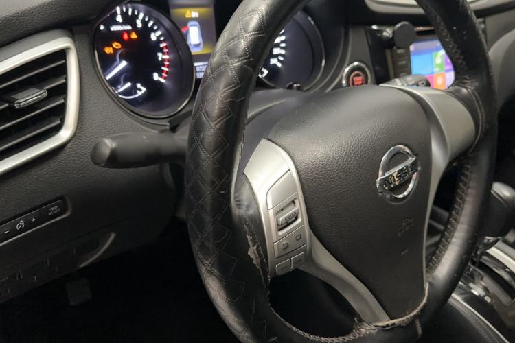 Used Nissan X-Trail 2015 2.0L CVT Comfort MAX Edition 2WD Interior 3