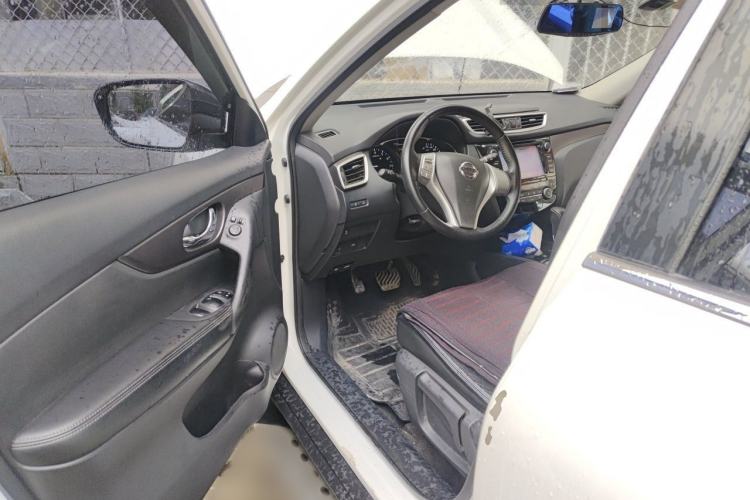 Used Nissan X-Trail 2015 2.0L CVT Comfort MAX Edition 2WD Interior 3