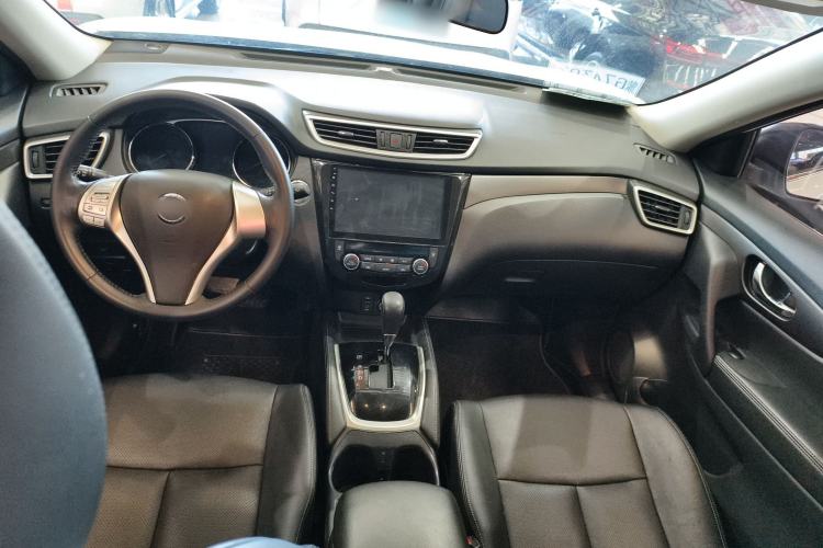 Used Nissan X-Trail 2015 2.0L CVT Comfort MAX Edition 2WD Interior 3