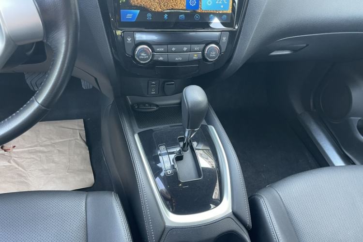 Used Nissan X-Trail 2015 2.0L CVT Comfort MAX Edition 2WD Interior 3
