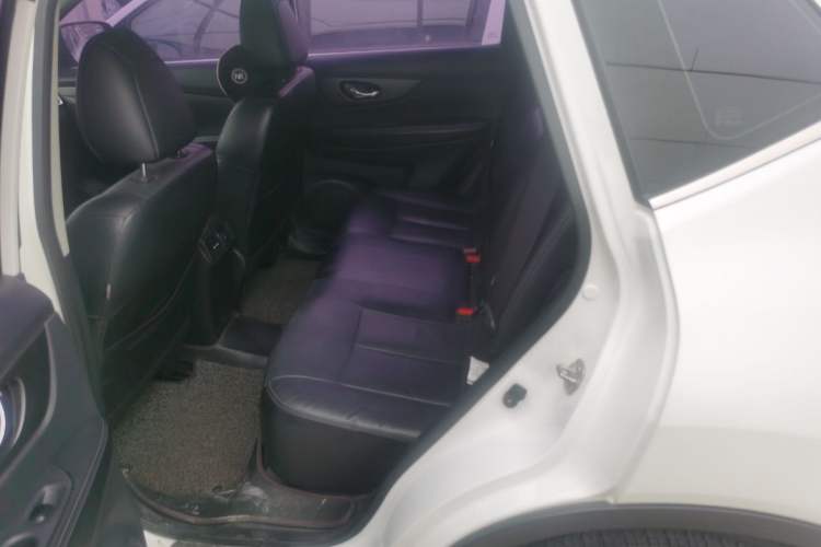 Used Nissan X-Trail 2015 2.0L CVT Comfort MAX Edition 2WD Interior 4