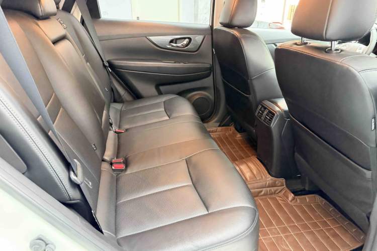 Used Nissan X-Trail 2015 2.5L CVT Leading MAX Edition 4WD Interior 4