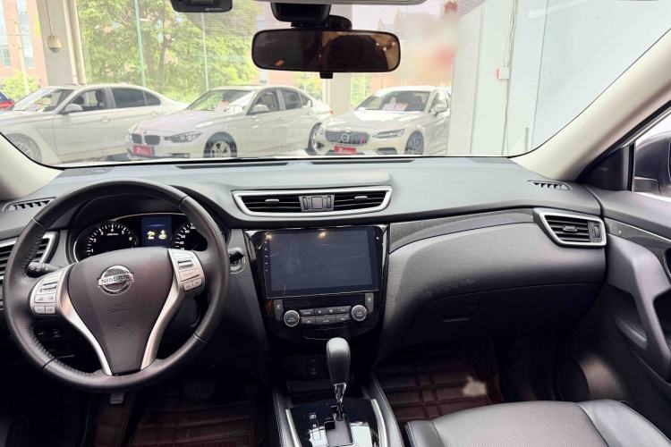 Used Nissan X-Trail 2015 2.5L CVT Leading MAX Edition 4WD Interior 5