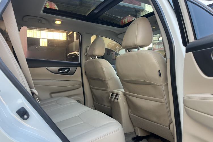 Used Nissan X-Trail 2015 2.0L CVT Comfort MAX Edition 2WD Interior 5
