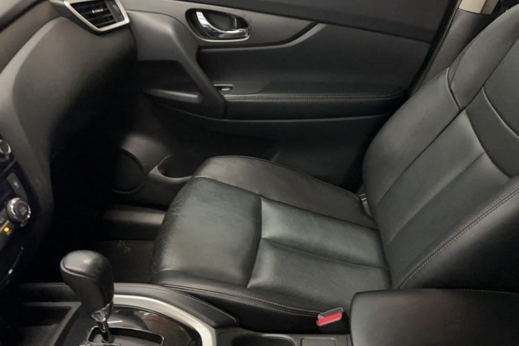 Used Nissan X-Trail 2015 2.0L CVT Comfort MAX Edition 2WD Interior 6