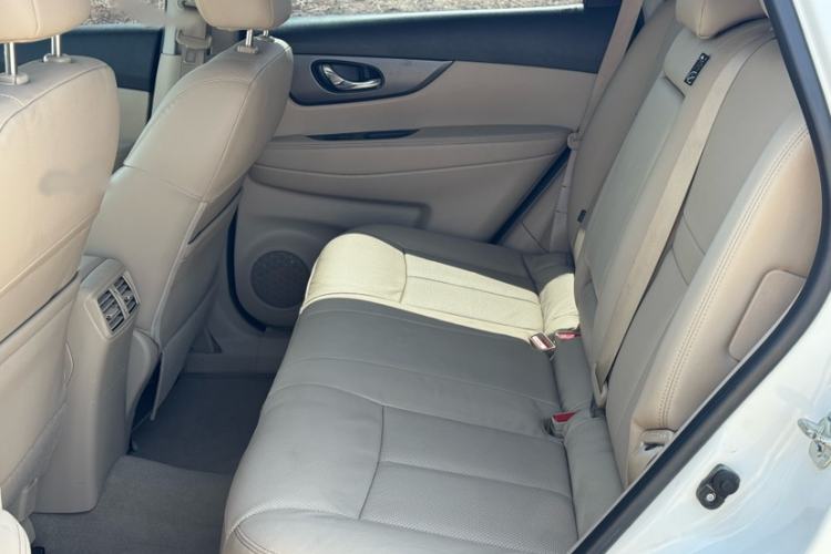 Used Nissan X-Trail 2015 2.0L CVT Comfort MAX Edition 2WD Interior 7