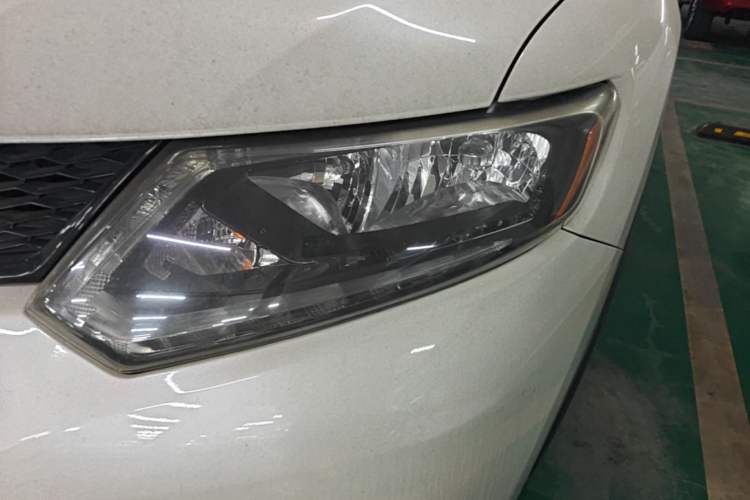 Used Nissan X-Trail 2015 2.0L CVT Comfort MAX Edition 2WD Left Front Headlight