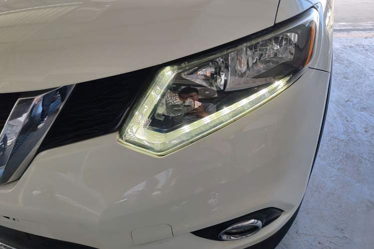 Used Nissan X-Trail 2015 2.0L CVT Comfort MAX Edition 2WD Left Front Headlight