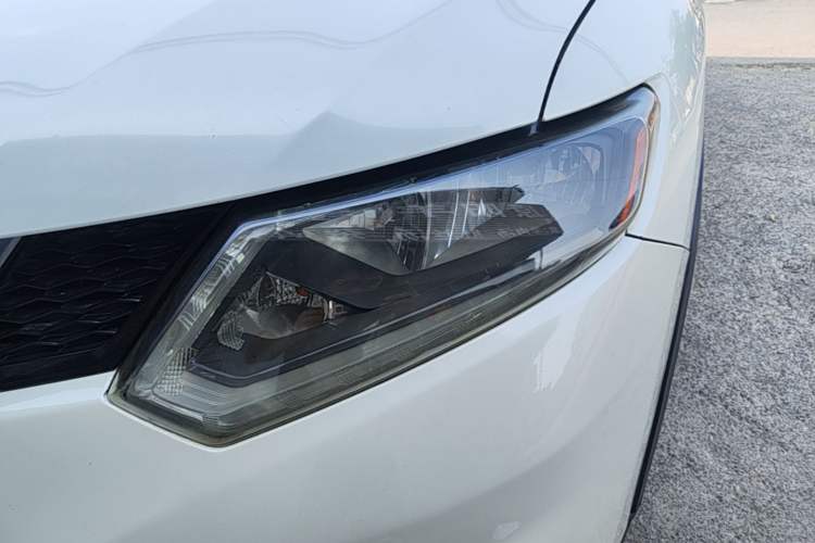 Used Nissan X-Trail 2015 2.0L CVT Comfort MAX Edition 2WD Left Front Headlight