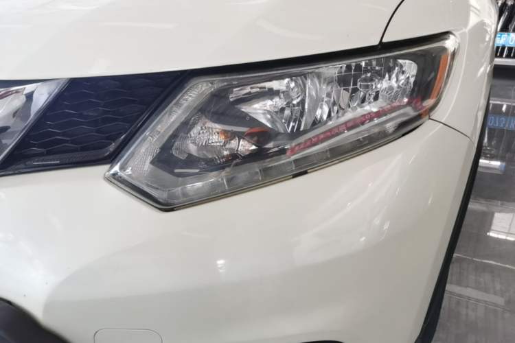 Used Nissan X-Trail 2015 2.0L CVT Comfort MAX Edition 2WD Left Front Headlight