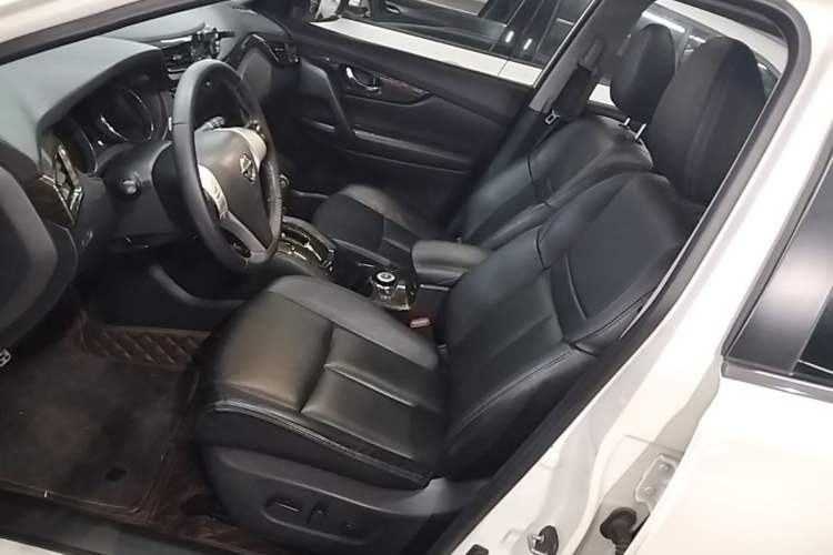 Used Nissan X-Trail 2015 2.5L CVT Leading MAX Edition 4WD Left Front Seat
