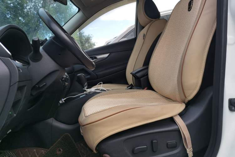 Used Nissan X-Trail 2015 2.5L CVT Leading MAX Edition 4WD Left Front Seat