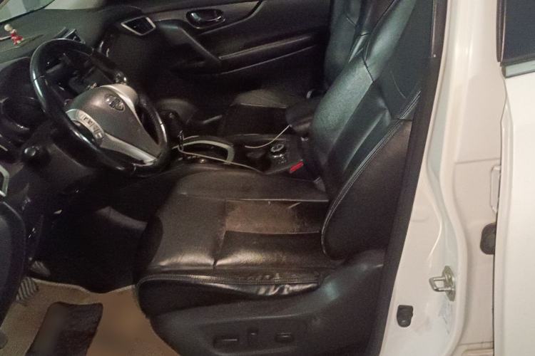Used Nissan X-Trail 2015 2.5L CVT Leading MAX Edition 4WD Left Front Seat