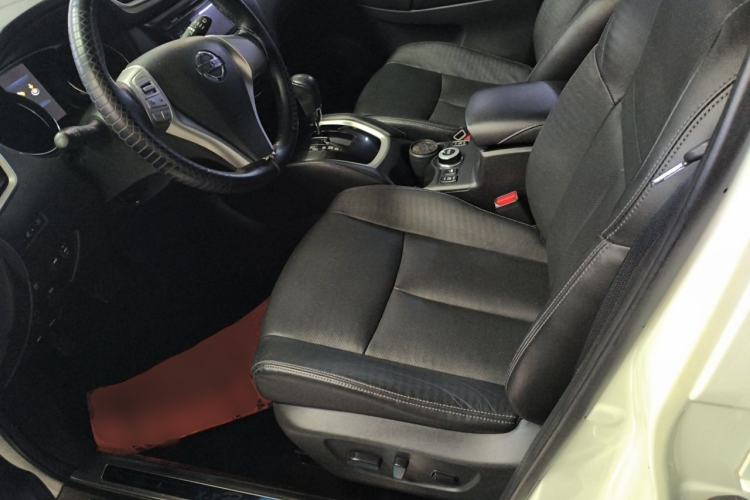 Used Nissan X-Trail 2015 2.5L CVT Leading MAX Edition 4WD Left Front Seat