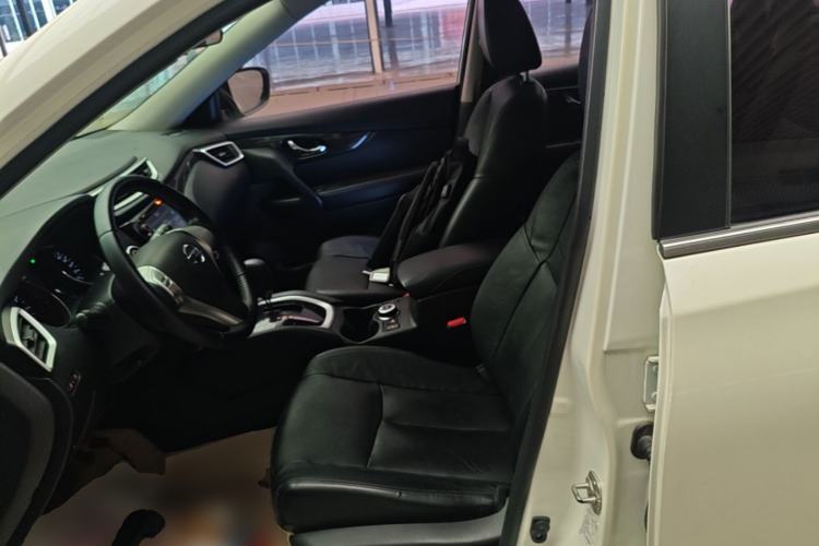 Used Nissan X-Trail 2015 2.5L CVT Leading MAX Edition 4WD Left Front Seat