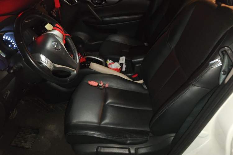 Used Nissan X-Trail 2015 2.0L CVT Comfort MAX Edition 2WD Left Front Seat