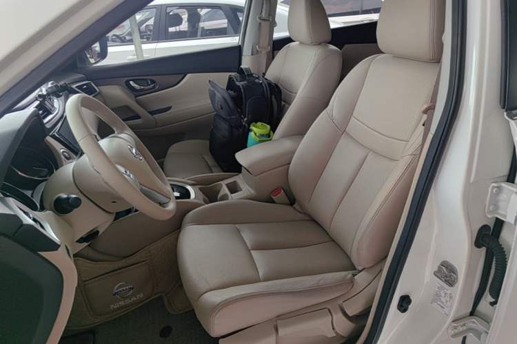 Used Nissan X-Trail 2015 2.0L CVT Comfort MAX Edition 2WD Left Front Seat