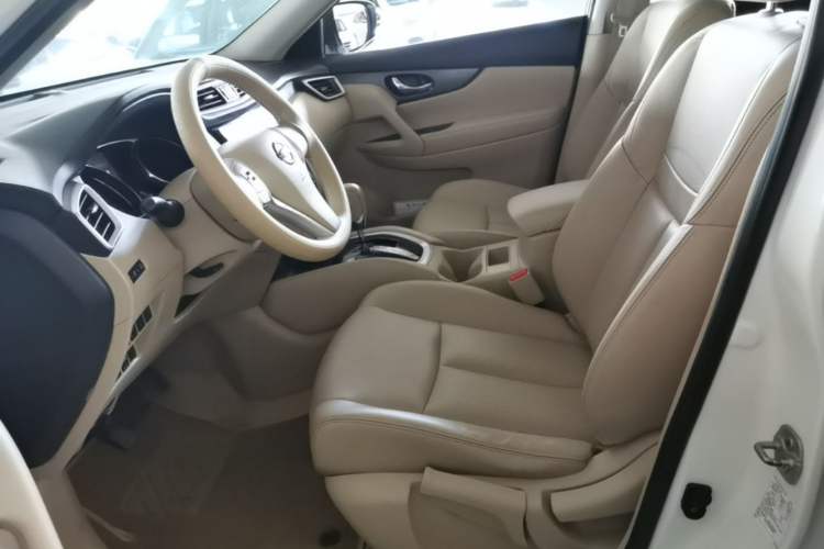 Used Nissan X-Trail 2015 2.0L CVT Comfort MAX Edition 2WD Left Front Seat