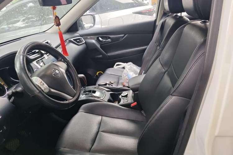 Used Nissan X-Trail 2015 2.5L CVT Leading MAX Edition 4WD Left Front Seat