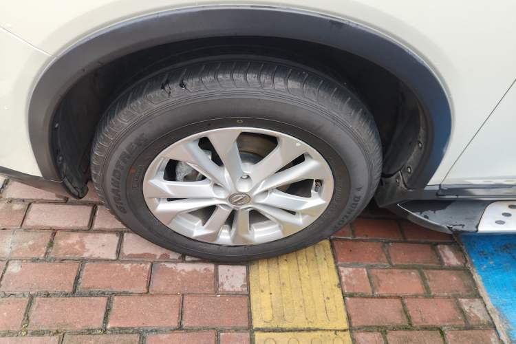 Used Nissan X-Trail 2015 2.5L CVT Leading MAX Edition 4WD Left Front Wheel Hub