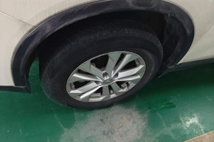 Used Nissan X-Trail 2015 2.0L CVT Comfort MAX Edition 2WD Left Front Wheel Hub