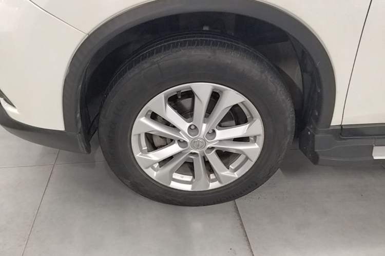 Used Nissan X-Trail 2015 2.5L CVT Leading MAX Edition 4WD Left Front Wheel Hub