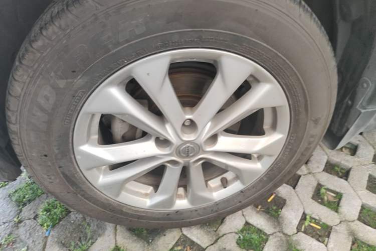 Used Nissan X-Trail 2015 2.0L CVT Comfort MAX Edition 2WD Left Front Wheel Hub