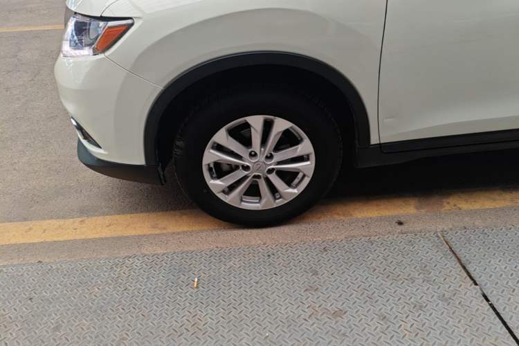 Used Nissan X-Trail 2015 2.5L CVT Leading MAX Edition 4WD Left Front Wheel Hub