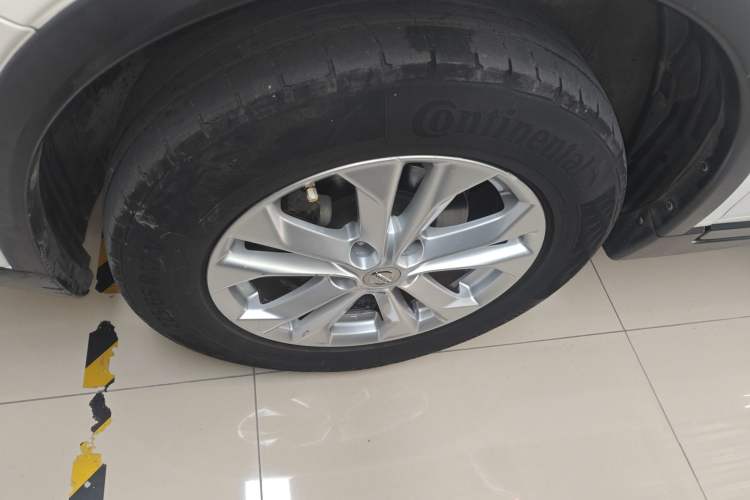 Used Nissan X-Trail 2015 2.0L CVT Comfort MAX Edition 2WD Left Front Wheel Hub