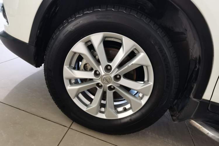 Used Nissan X-Trail 2015 2.5L CVT Leading MAX Edition 4WD Left Front Wheel Hub