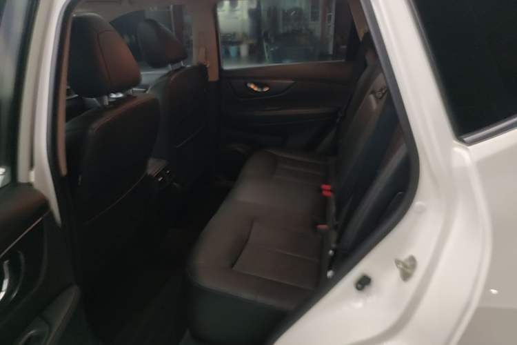Used Nissan X-Trail 2015 2.0L CVT Comfort MAX Edition 2WD Left Rear Seat