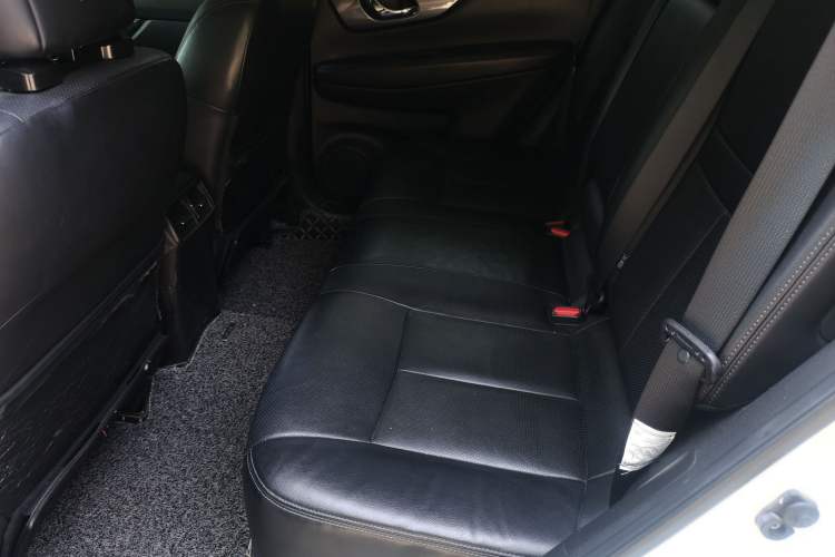 Used Nissan X-Trail 2015 2.5L CVT Leading MAX Edition 4WD Left Rear Seat