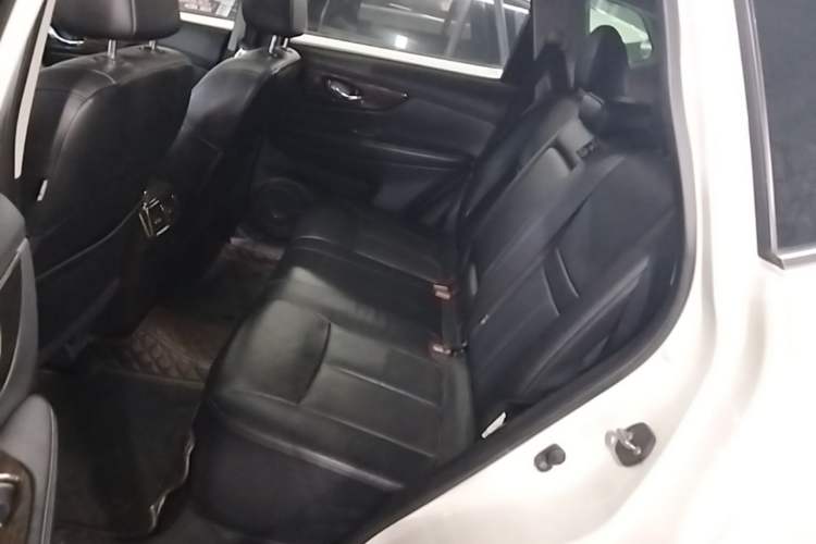 Used Nissan X-Trail 2015 2.5L CVT Leading MAX Edition 4WD Left Rear Seat