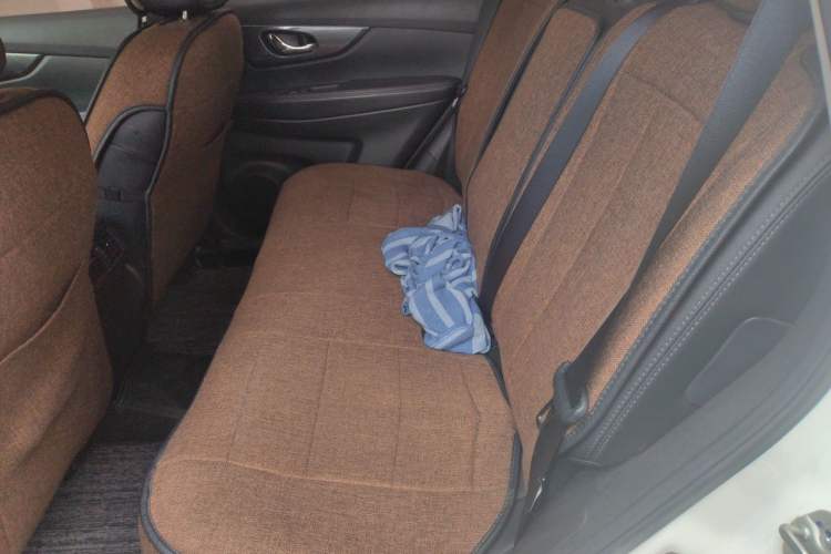 Used Nissan X-Trail 2015 2.5L CVT Leading MAX Edition 4WD Left Rear Seat