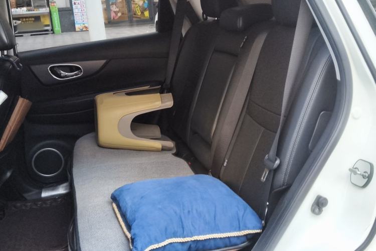 Used Nissan X-Trail 2015 2.0L CVT Comfort MAX Edition 2WD Left Rear Seat