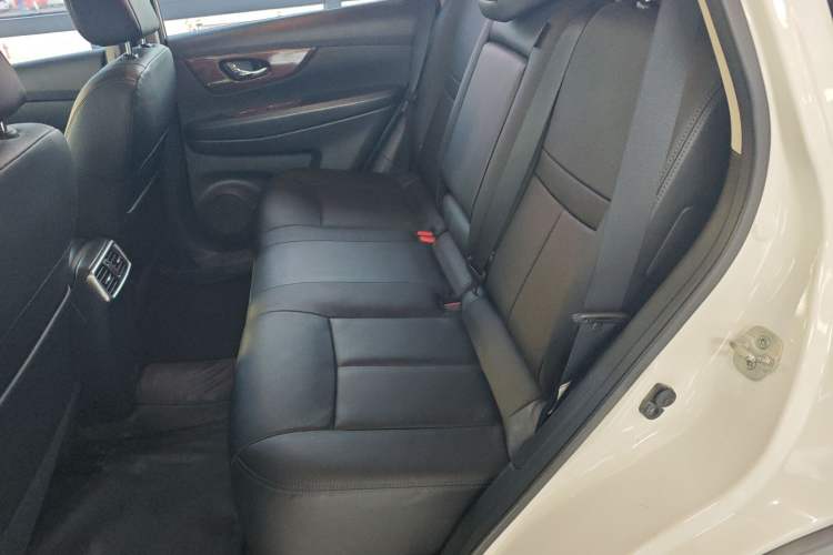 Used Nissan X-Trail 2015 2.0L CVT Comfort MAX Edition 2WD Left Rear Seat
