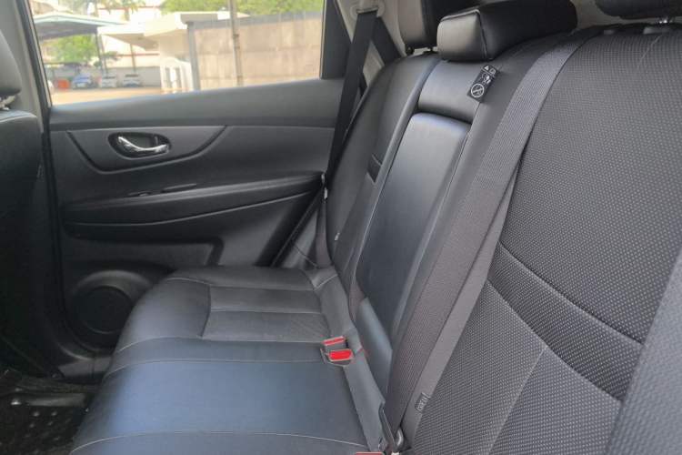 Used Nissan X-Trail 2015 2.0L CVT Comfort MAX Edition 2WD Left Rear Seat